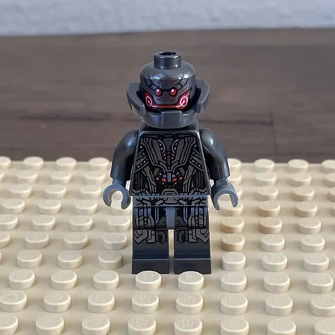 LEGO Marvel Superheroes Ultron Prime Minifigure ( 76031 )