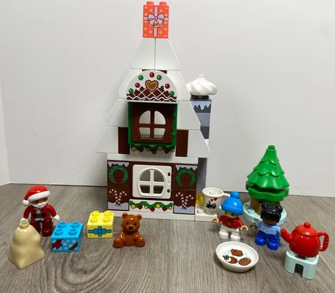 Lego Duplo Santa's Gingerbread House 10976 Christmas Holiday Set