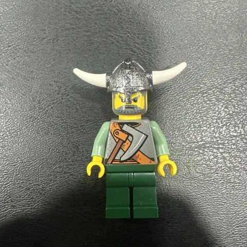 Lego vik012 Viking Warrior  Mini figure- Vikings- Helmet/Viking armor