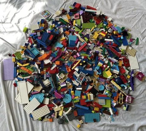 LEGO Friends & Juniors Bulk Lot 5 lbs Manuals Figures Incomplete Mixed Parts
