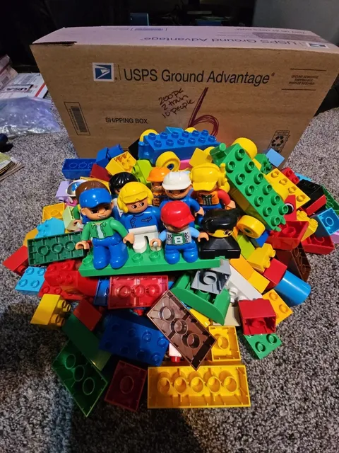 6 - LEGO Duplo Mixed 200 Building Blocks Lot with 2 trauns and 10 Figures