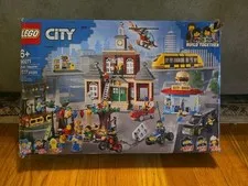 LEGO City Main Square 60271 New *Damaged Box Free Shipping 