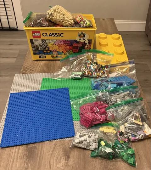 LEGO 9lb 7oz Bulk Lot w/ Frozen Minifigures Baseplates 99% LEGO