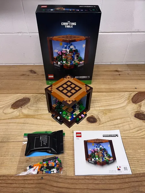 LEGO Minecraft The Crafting Table Building Set 21265 With LED Light Modification