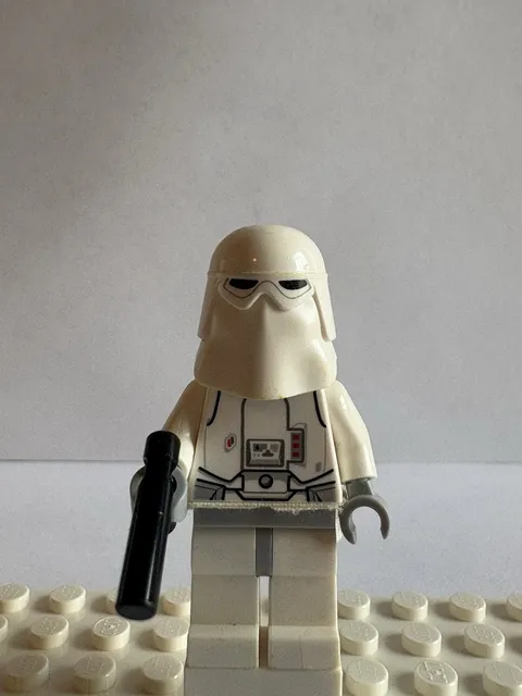 LEGO Star Wars Snowtrooper Minifigure White Armor with Black Blaster