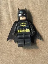 Lego Batman Black Suit w/ Yellow Belt and Crest Minifigure