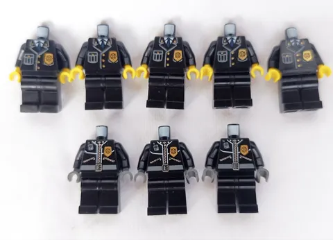 LEGO City Police 3x cty0027 & 5x cty0209 (Set 7744) (Incomplete)