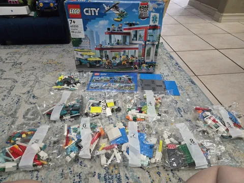 Lego City Adventures 60330 816 pcs/pzs Hospital Building 