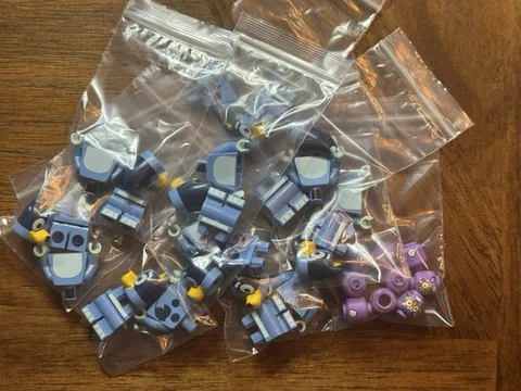 Nine (9) New Lego Bluey Minifig  blu005 & Chattermax