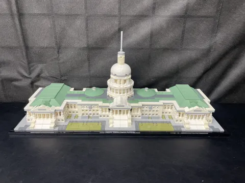 LEGO ARCHITECTURE: United States Capitol Building (21030) - Excellent Condition