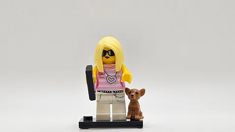 LEGO minifigure Trendsetter col10-14 col158 CMF Series 10 phone Chihuahua dog