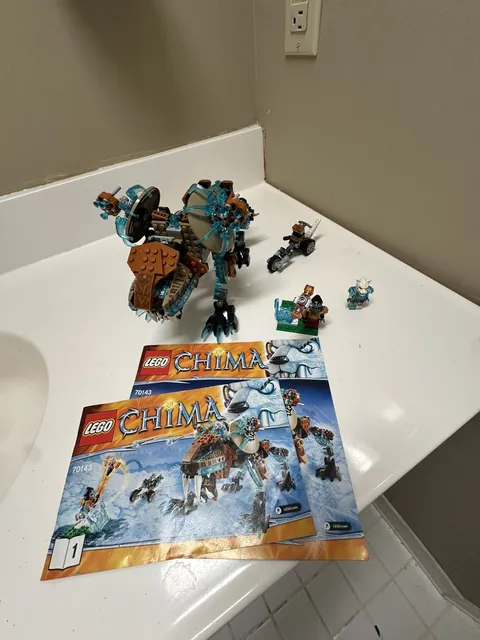 LEGO Chima Sir Fangar's Saber Tooth Walker 70143 98% W Manuals
