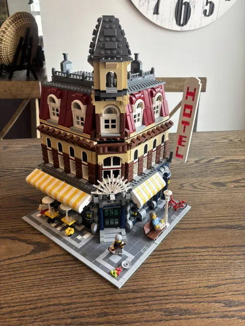 LEGO Creator Expert Modular Building Café Corner 10182 (2007)  6 missing pieces