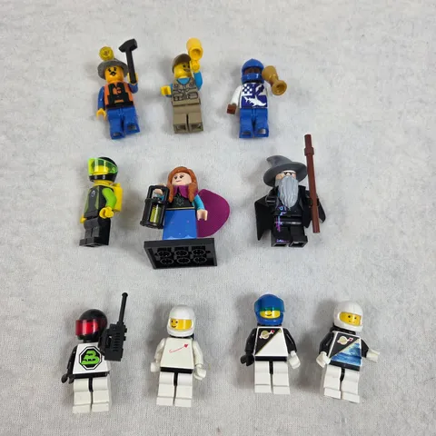 LEGO Minifigure Lot of 10 Classic Space, Wizard, Adventurer & More 508