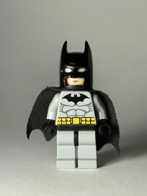 Lego Batman Genuine 2006 Batman Light Bluish Gray Suit Minifigure bat001 DC