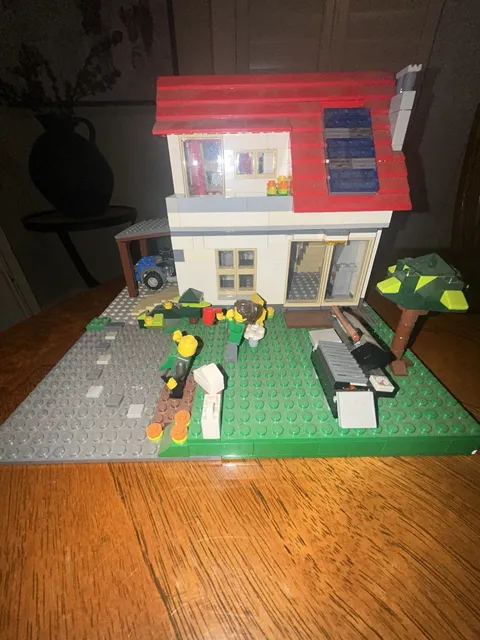 LEGO CREATOR: Hillside House (5771) Complete with all Instructions