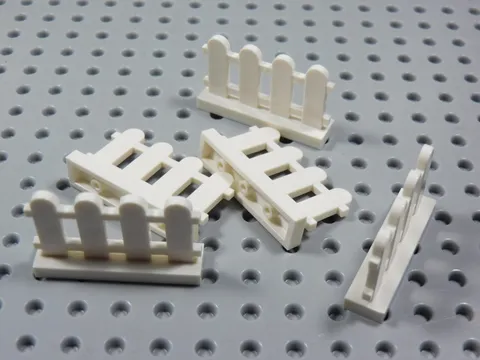 LEGO Lot of 5 White 1x4x2 Picket Fence Accessory Minifig BQ
