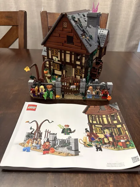 LEGO Ideas: Hocus Pocus: Sanderson Sisters' Cottage (21341)-100% w/ Minis/Manual