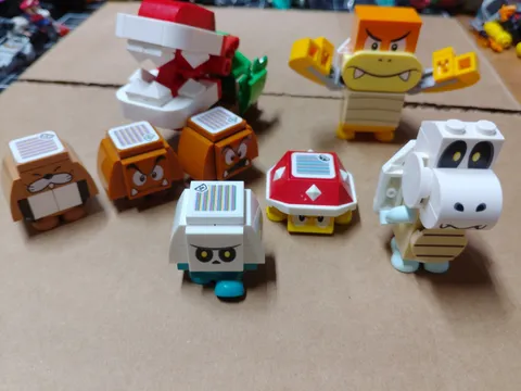Lot Of  LEGO Minifigures Pre Owned #4