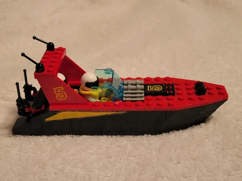 Vintage LEGO Town: Dark Shark (6679) -Retired Set w/Instructions