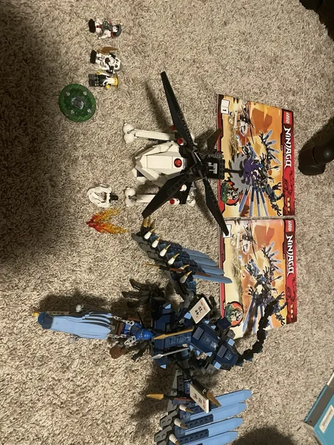 LEGO NINJAGO 2011 Lightning Dragon Battle 100% complete all minifigs and 2 books