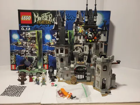 Lego Monster Fighters 9468 Vampyre Castle Complete
