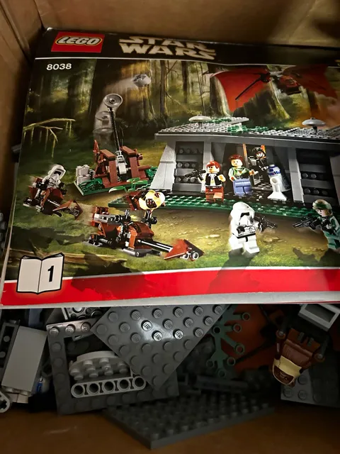 LEGO Star Wars 8038 Battle of Endor Episode VI Set 890pcs Leia Luke R2-D2