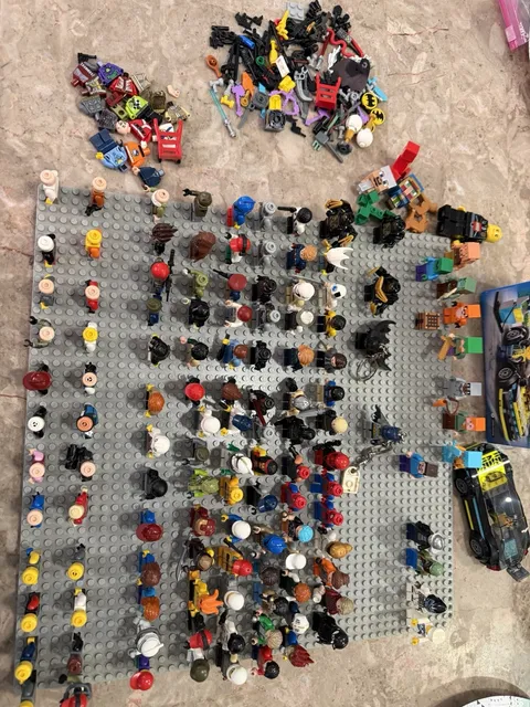 Huge LEGO Minifigure Lot Of Over 125 Figures Etc  Assorted  Lego Figure 👍