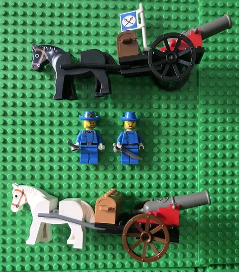 LEGO Western Cavalry LOT Cowboys Soldiers Minifigures Vintage Horses Weapons