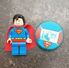 LEGO Superman Minifigure w/ Red Cape & Round Tile Disc Accessory