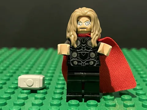 LEGO Thor Minifigure Long Dark Tan Hair Marvel Super Heroes Avengers sh0734