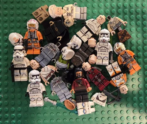Huge LEGO STAR WARS MINIFIGURE Lot With Accessories And Figures