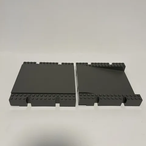 Lego - Raised Platform 2617 & Ramp 2642 - Vintage Base Parts Harbor