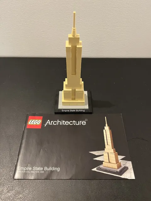 LEGO ARCHITECTURE: Empire State Building (21002) w/ Manual