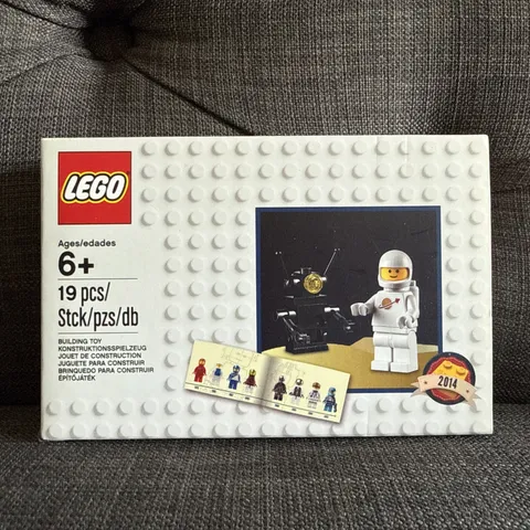 6079531 Lego  Astronaut 2014 Sealed & New in Box SBNIB