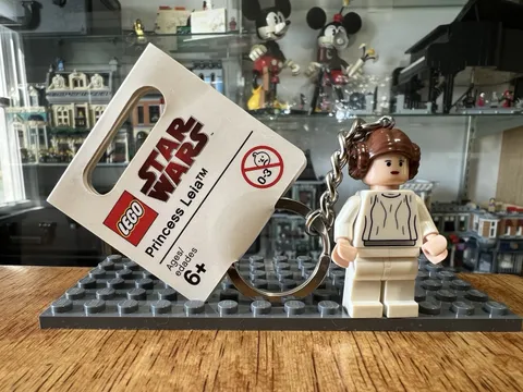 Rare Retired 2010 LEGO 852841 Star Wars Princess Leia Minifigure Keychain NWT
