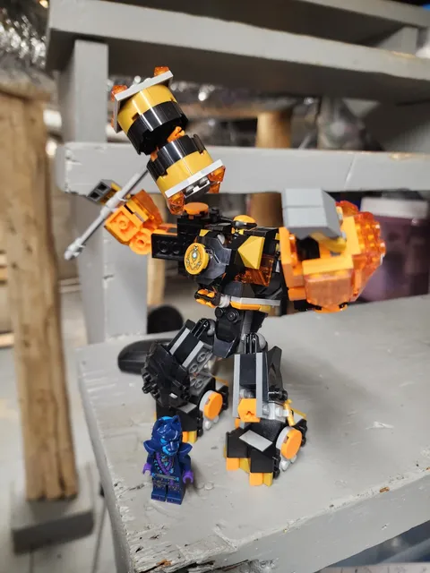 LEGO NINJAGO: Cole's Elemental Earth Mech (71806)