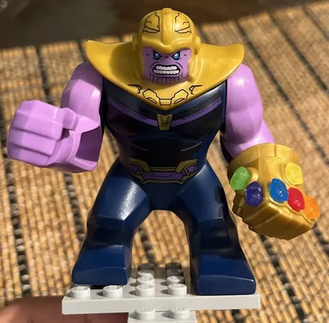 LEGO Marvel Infinity War Thanos Big Fig w (COMPLETE Infinity Gaunlet ALL STONES)