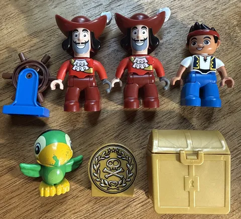 Lego DUPLO Jake and The Neverland Pirates Jake, Captain Hook, Parrot & Treasure