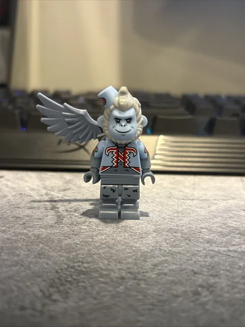 Lego Batman Movie Flying Monkey Minifigure - 70917 Smiling Face *MISSING WING*