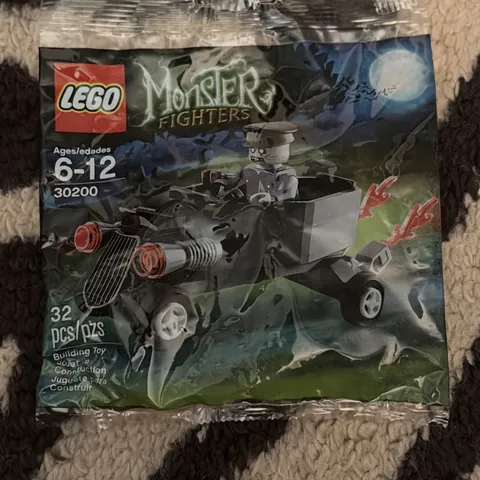 Rare Lego Monster Fighters 30200  Minifig And Coffin Car 32 Pcs Minifigure
