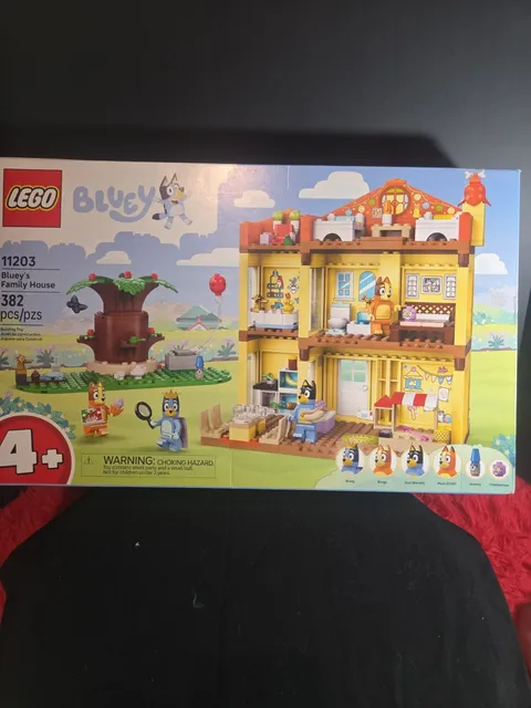 NEW IN BOX - LEGO Bluey's Family House 11203 382 Pieces Building Set Sealed