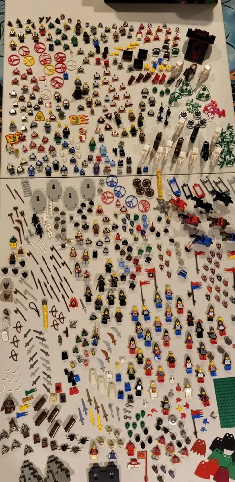 Lego Castle Minifigure & Parts Lot 1000s of pieces, Rare Minifigure Accessories 