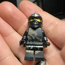 LEGO NINJAGO Cole DX minifig - wrong helmet