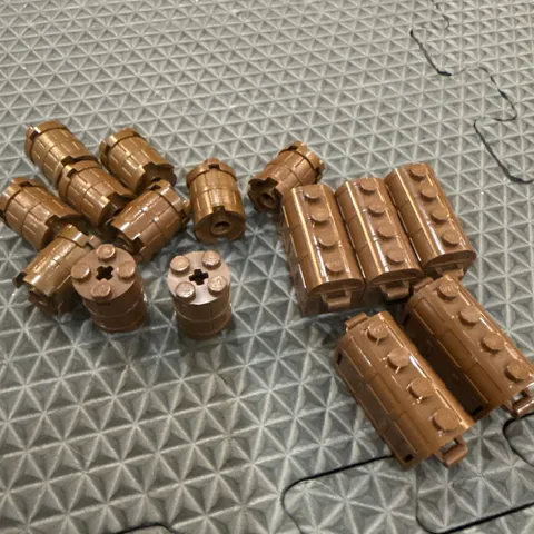 LEGO Lot of 10 Brown Barrels 2x2  with lids + 5 treasure chests
