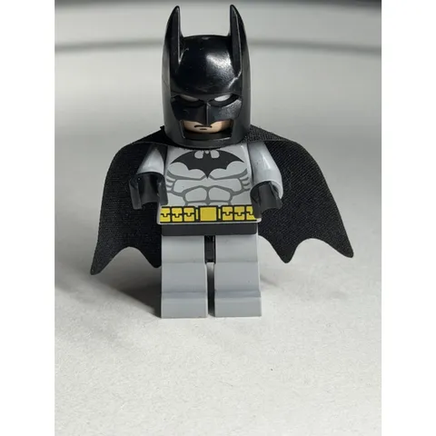 LEGO Batman - Light Bluish Gray Suit, Black Mask Minifigure bat001