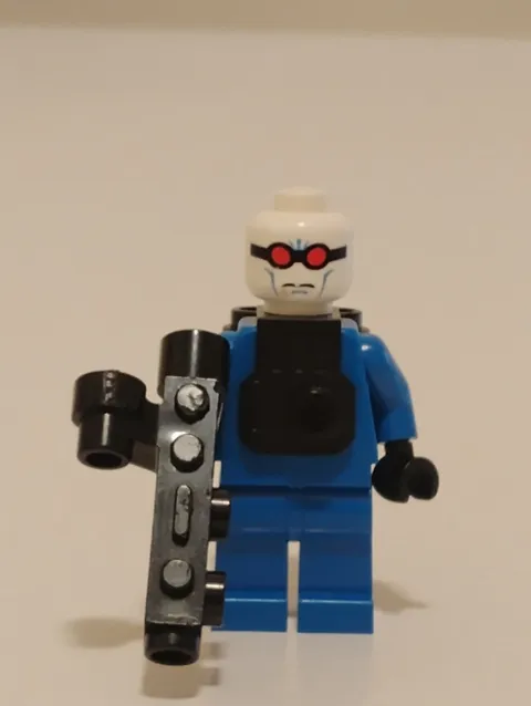 Lego Batman 2006 Mr. Freeze bat011i Missing Helmet Head Fair Condition Read!