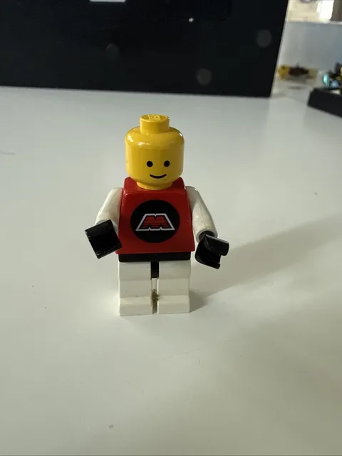 LEGO MINIFIGURE Vintage Space M-Tron Astronaut No Helmet Or Air Tanks