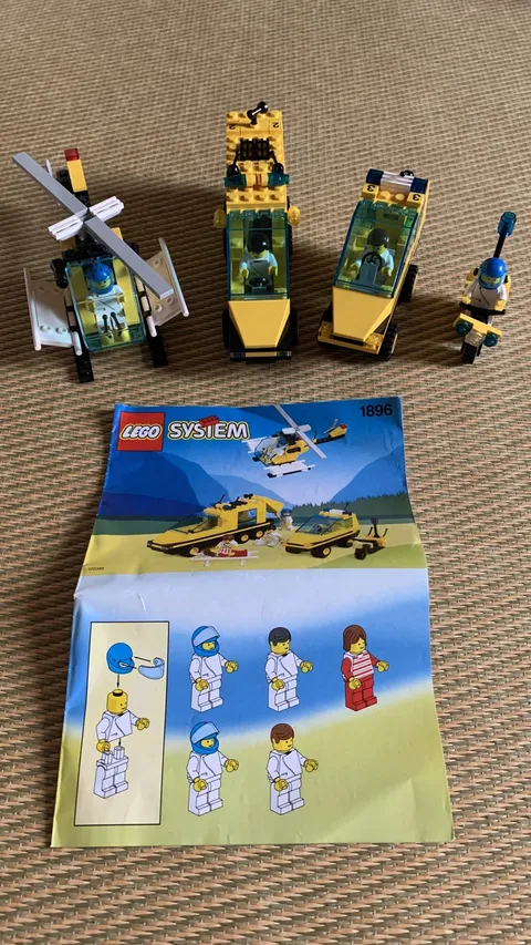 LEGO Town: Trauma Team (1896)- No box Retirement is rare