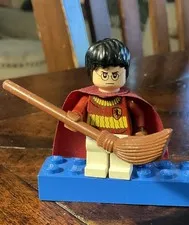 Lego Harry Potter Minifigure Dark Red Quidditch Uniform + Broom